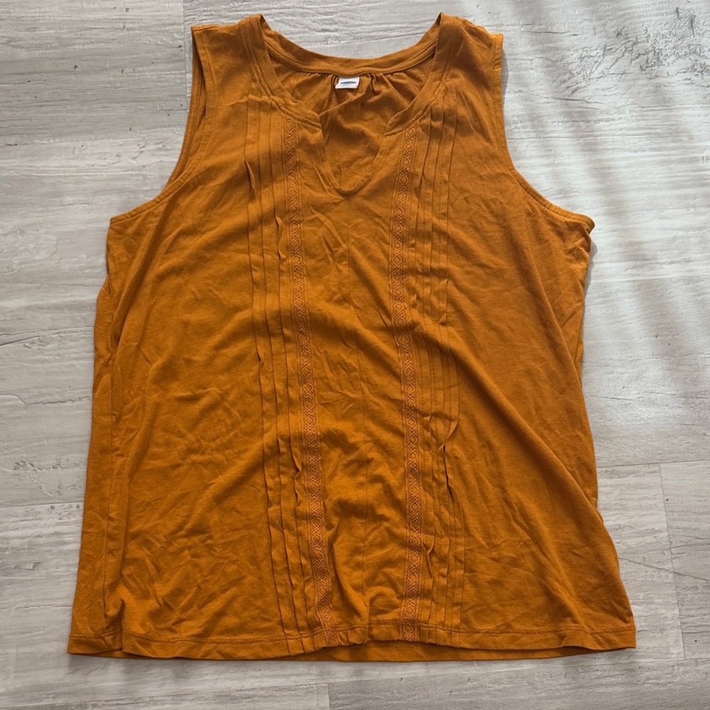 Old Navy Women's Sleeveless Pintuck Tank Top in Mustard